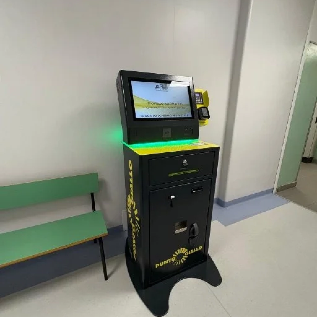 totem-ospedale-corridoio